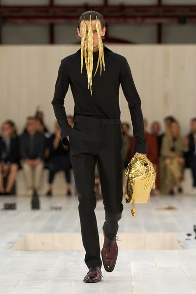 Look 25